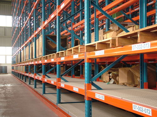货架厂家 重型货架主体结构之立柱与横梁特点与作用
